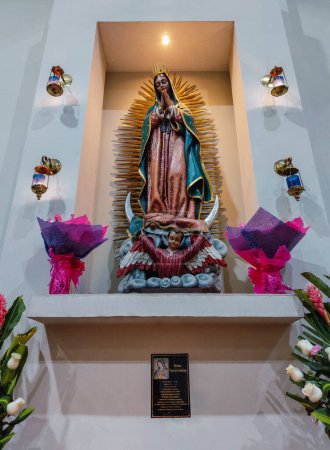 Foto de Virgen de Guadalupe imagen dentro de la iglesia en Lima Perú - Imagen libre de derechos