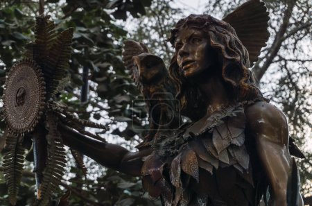 Foto de Ica, Perú - 27 de diciembre de 2022: Estatua de la bruja de la naturaleza en el Parque Temático de la Bruja de Cachiche, Ica Perú - Imagen libre de derechos