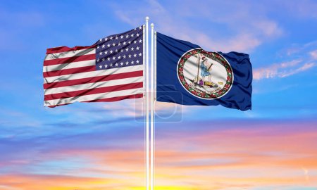 Téléchargez les photos : États-Unis et la Virginie deux drapeaux sur les mâts et bleu sk - en image libre de droit