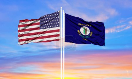 Téléchargez les photos : États-Unis et le Kentucky deux drapeaux sur les mâts et bleu sk - en image libre de droit