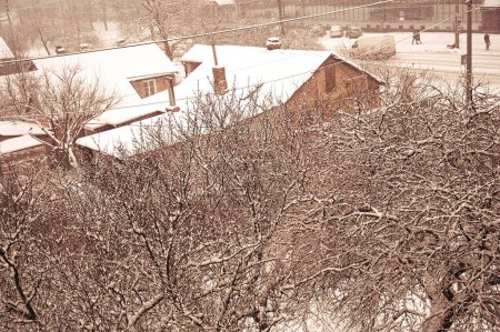 Téléchargez les photos : Fragments architecturaux de la ville en hiver - en image libre de droit