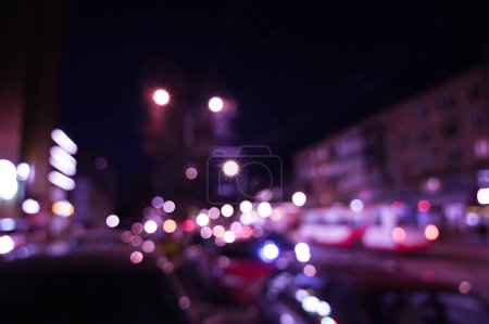Téléchargez les photos : Lumières de la ville du soir fond flou - en image libre de droit