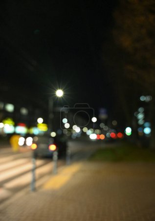 Téléchargez les photos : Lumières de la ville du soir fond flou - en image libre de droit