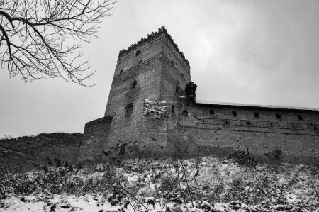 Téléchargez les photos : Château d'architecture historique dans la vieille ville - en image libre de droit
