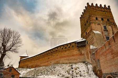 Téléchargez les photos : Château d'architecture historique dans la vieille ville - en image libre de droit