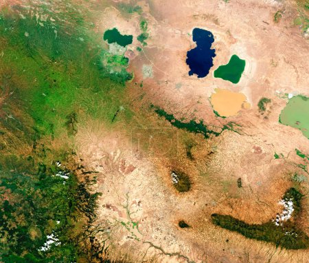 Téléchargez les photos : Lacs éthiopiens colorés vue de dessus. Vue aérienne de lacs colorés en Éthiopie Afrique. Vue de dessus du paysage terrestre depuis le satellite. Éléments de cette image fournis par la NASA. - en image libre de droit