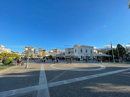 Foto de Edificio del ayuntamiento neoclásico de Sparti, Grecia. Vista urbana de la ciudad moderna de Sparti Grecia en Laconia, Grecia, Europa - Imagen libre de derechos