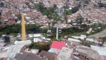 Foto de Medellín, Colombia 2022 - Metropolitan funicolar cable way metro transporte público estación de San Javier - Imagen libre de derechos