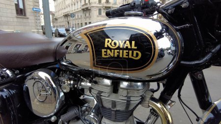 Foto de Europa, Italia, Milán 2023 - Royal Enfield moto - old vintage uk England moto - Imagen libre de derechos