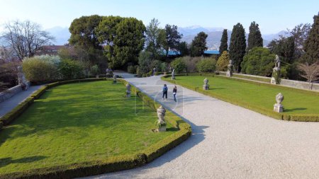Foto de EUROPA, ITALIA 2023 Isola Bella es increíble Islas Borromeo en Stresa Lago Mayor de Arona - Increíble jardín y palacio - destino de atracción turística - Imagen libre de derechos