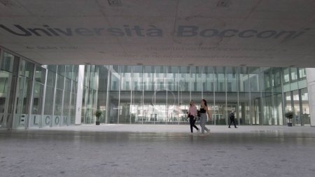 Téléchargez les photos : Europe, Italie, Milan 09-19-23 - Campus de l'Université Bocconi pour les étudiants du monde entier - en image libre de droit
