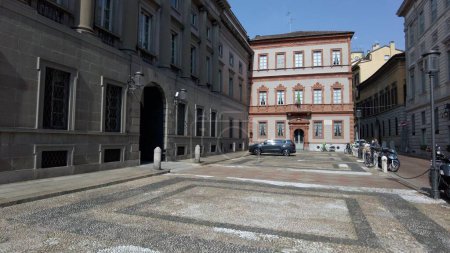 Téléchargez les photos : Casa Manzoni (Manzoni House) est un palais historique situé dans la via Morone 1 près du quadrilatère de la mode dans le centre de Milan, Italie - en image libre de droit