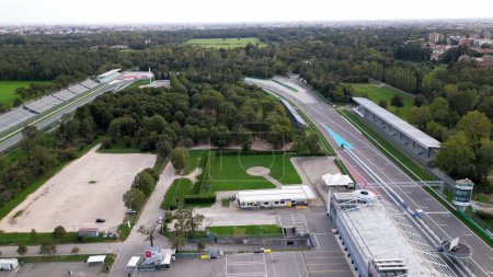 Téléchargez les photos : Europe, Italie 10-24-23 L'autodrome national de Monza est un circuit international de Formule 1 situé dans le parc Monza. - en image libre de droit