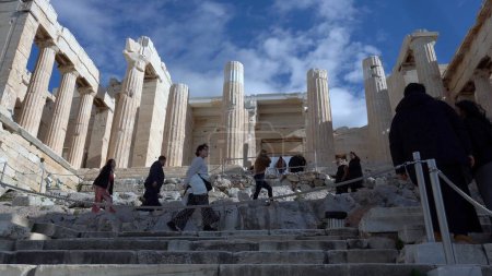 Foto de Atenas 05,22,2024 Acrópolis en Grecia, Partenón en Atenas vista aérea de drones, famosa atracción turística griega, punto de referencia de la Antigua Grecia - turismo - Imagen libre de derechos