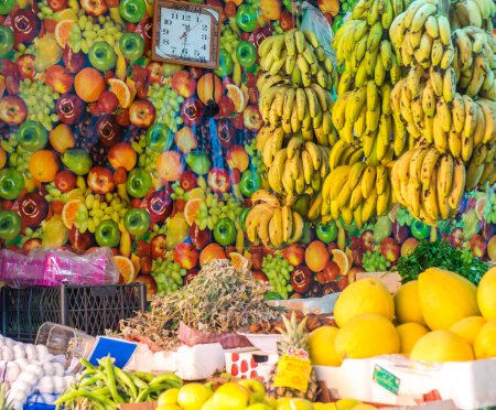 Foto de Tienda de frutas y comestibles, Madaba, Jordania - Imagen libre de derechos