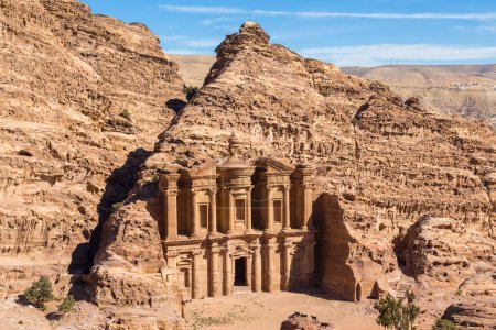Foto de Monasterio Ad Deir en la antigua ciudad de Petra, Jordania. Patrimonio de la Humanidad UNESCO. - Imagen libre de derechos