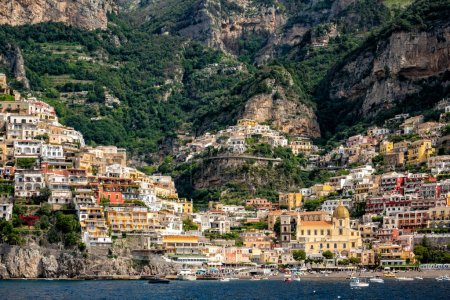 Téléchargez les photos : Le village de Positano sur la côte amalfitaine, province de Salerne, Campanie, Italie - en image libre de droit