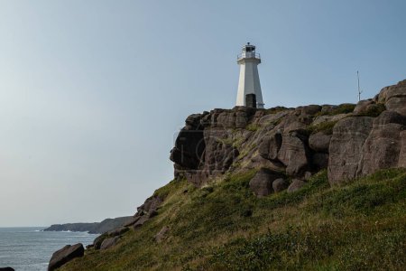 Téléchargez les photos : St. John's, Terre-Neuve, Canada 27.09.2023 Vue du phare depuis le cap Spear - en image libre de droit