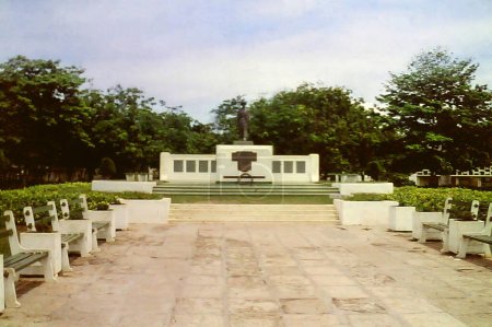 Foto de Un monumento a los hombres del Regimiento de la Costa de Oro que sirvieron en Birmania durante la Segunda Guerra Mundial en Accra, Ghana c.1959 - Imagen libre de derechos