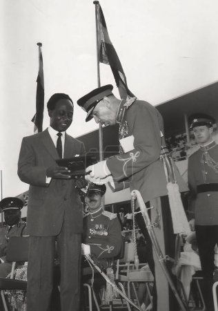 Téléchargez les photos : Major-général Victor Paley, Commandant en chef des forces armées ghanéennes lors d'un défilé à Acca, au Ghana, en mars 1959 - en image libre de droit