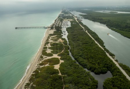 Téléchargez les photos : The Stranahan River and coast near Fort Lauderdale in Florida, USA - en image libre de droit