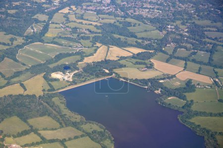 Téléchargez les photos : Une vue aérienne du réservoir de bois Weir dans le Sussex Est, Royaume-Uni - en image libre de droit