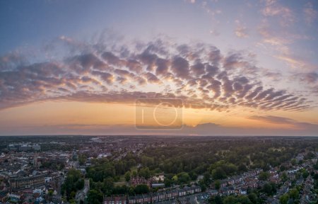 Téléchargez les photos : Une photo aérienne d'Ipswich, Suffolk, Royaume-Uni au coucher du soleil - en image libre de droit