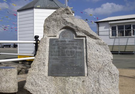 Foto de El monumento a los hombres que participaron en la Operación Chariot durante la Segunda Guerra Mundial, en el muelle Príncipe de Gales en Falmouth, Cornwall, Reino Unido - Imagen libre de derechos