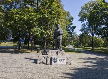 Foto de Estatua de Jerzy Zietek, general y político, en Katowice, Polonia - Imagen libre de derechos