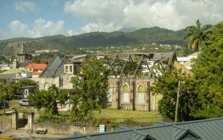 Téléchargez les photos : La tempête a endommagé l'église anglicane Saint George à Roseau, en Dominique - en image libre de droit