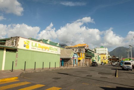 Téléchargez les photos : Les rues urbaines de la ville de Roseau en Dominique - en image libre de droit