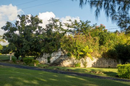 Die verlassenen Überreste der alten Kaserne Morne Bruce in Roseau, Dominica