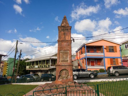 Foto de El Cenotafio en la calle Victoria en Roseau, Dominica - Imagen libre de derechos
