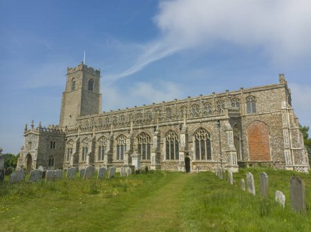 Téléchargez les photos : L'église de la Sainte Trinité dans le village de Blythburgh dans le Suffolk, Royaume-Uni - en image libre de droit