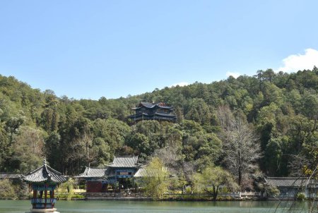 Lijiang China marzo, 6 2024: parque nacional de la piscina del dragón negro en la antigua ciudad de Lijiang