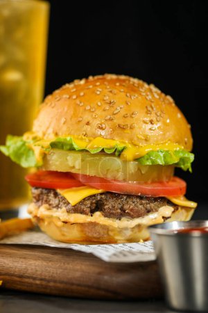 Foto de Buen artículo títulos sobre hamburguesas, hi res foto - Imagen libre de derechos
