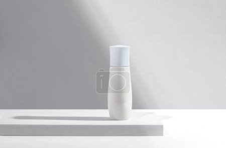 Téléchargez les photos : Pot cosmétique sans étiquette pour la conception de prototypes - en image libre de droit