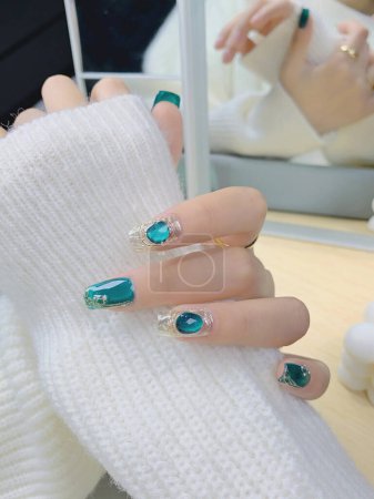 Téléchargez les photos : Trendy Nail Art Designs pour chaque saison : Conseils d'entretien des ongles bricolage pour des ongles sains et beaux et les dernières tendances de ongles que vous devez essayer dès maintenant - en image libre de droit