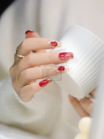Téléchargez les photos : Trendy Nail Art Designs pour chaque saison : Conseils d'entretien des ongles bricolage pour des ongles sains et beaux et les dernières tendances de ongles que vous devez essayer dès maintenant - en image libre de droit