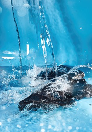 Foto de Superficies acuáticas, océanos, mares y montañas nevadas exhiben productos acuáticos - Imagen libre de derechos