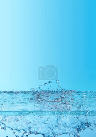 Téléchargez les photos : Les surfaces aquatiques, les océans, les mers et les montagnes enneigées présentent des produits aquatiques - en image libre de droit