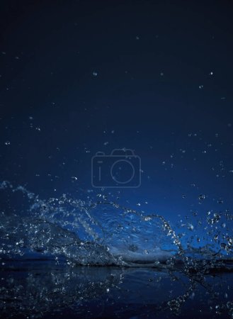 Téléchargez les photos : Surface de l'eau, sous l'océan, et sous le fond d'écran du lac pour la présentation des produits affiche - en image libre de droit