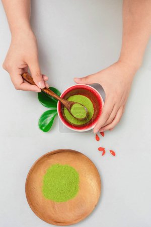 Foto de Hermosas imágenes de bebidas de matcha y matcha, cómo preparar té de matcha en el estudio - Imagen libre de derechos