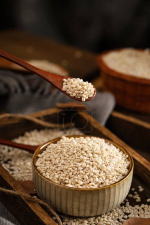 Téléchargez les photos : Images de graines de Coix, céréales diététiques, aliments végétariens, photos de haute qualité - en image libre de droit