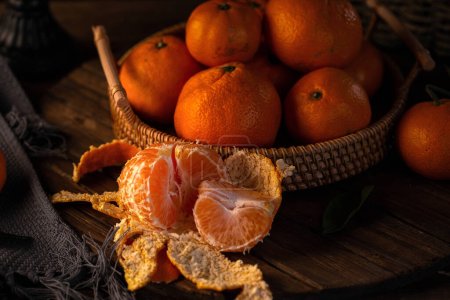 Téléchargez les photos : Belles images de mandarines, mandarines photographiées dans un style classique, images de haute qualité - en image libre de droit