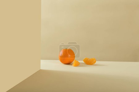 Téléchargez les photos : Fond d'écran orange pour l'affichage de produits d'orange, jus d'orange, images de haute qualité - en image libre de droit