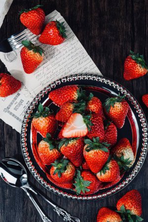 Téléchargez les photos : Nouvelles images de fraises, fraises vintage, images de haute qualité - en image libre de droit