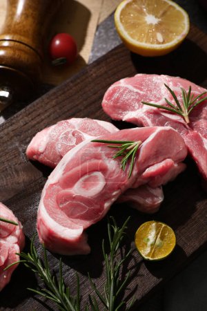 Foto de Fotos de carne cruda, imágenes de carne cruda, imágenes de carne cruda de cerdo, imágenes de carne procesada en restaurantes - Imagen libre de derechos