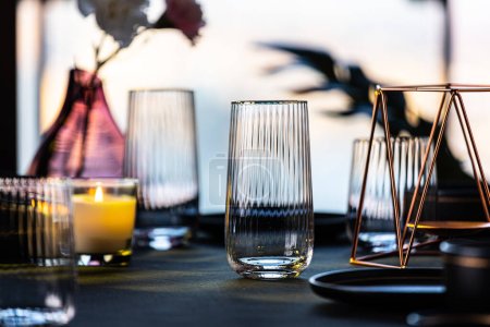 Foto de Imágenes de vasos de vino vacíos, vasos de agua vacíos, vasos de restaurante, vasos de vino - Imagen libre de derechos