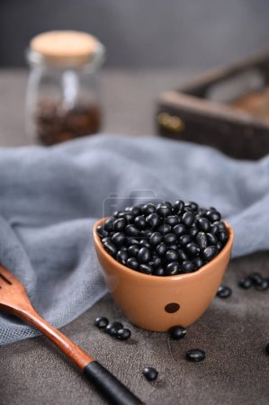 Téléchargez les photos : Photos de haricots noirs, délicieux et beaux haricots noirs, plats sur les haricots noirs - en image libre de droit